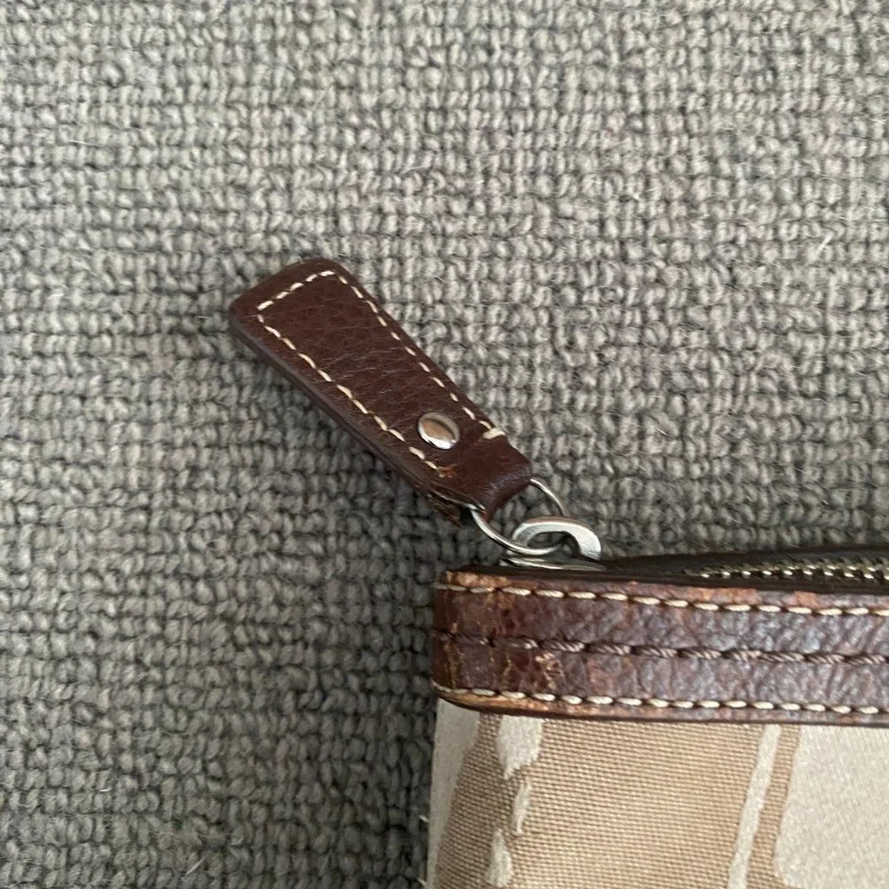 VINTAGE COACH HORSE AND CARRIAGE TOTE BAG - BROWN LEATHER TRIM - BAG CHARM - Picture 5 of 9